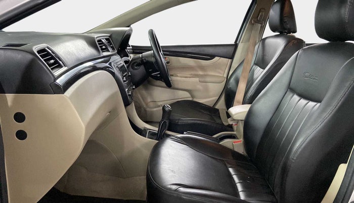 2017 Maruti Ciaz DELTA 1.4 MT PETROL, Petrol, Manual, 54,531 km, Right Side Front Door Cabin