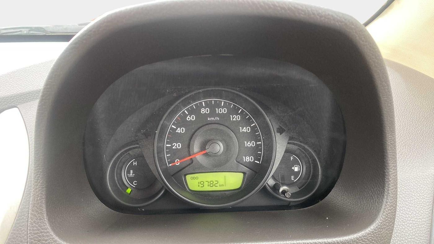 2016 Hyundai Eon ERA +, Petrol, Manual, 19,743 km, Odometer Image