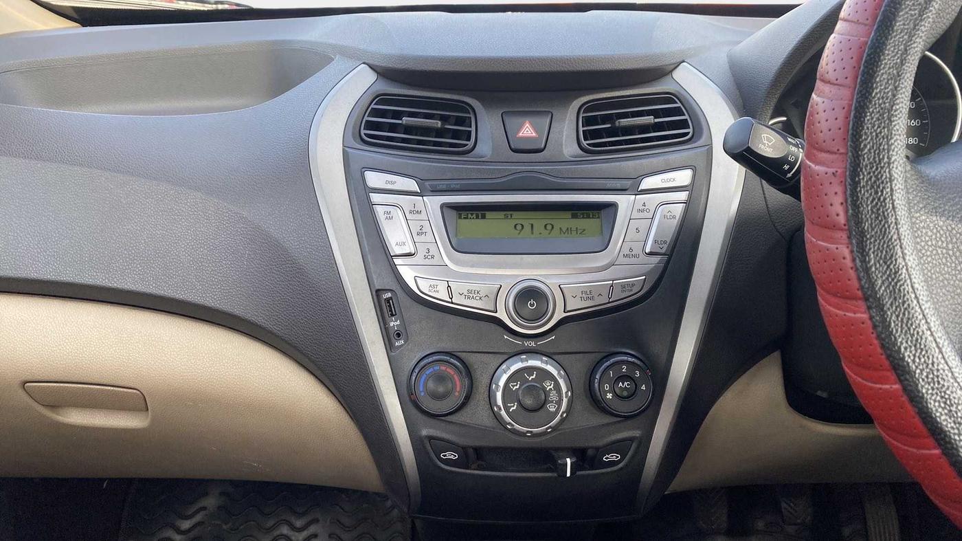 2015 Hyundai Eon MAGNA +, Petrol, Manual, 27,927 km, Air Conditioner