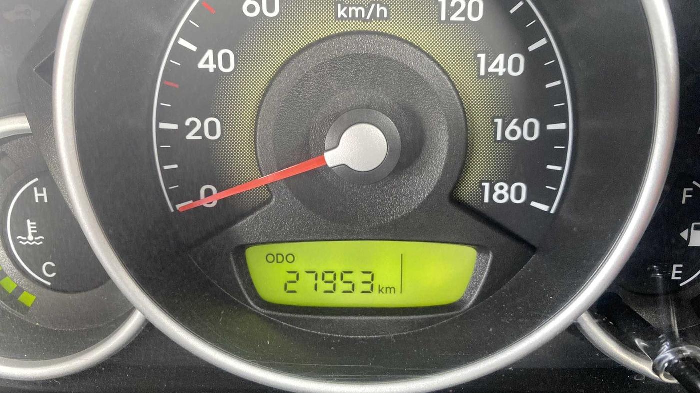 2015 Hyundai Eon MAGNA +, Petrol, Manual, 27,927 km, Odometer Image