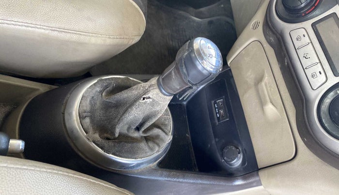 2011 Hyundai i20 ASTA 1.2, Petrol, Manual, 96,751 km, Gear lever - Boot cover slightly torn