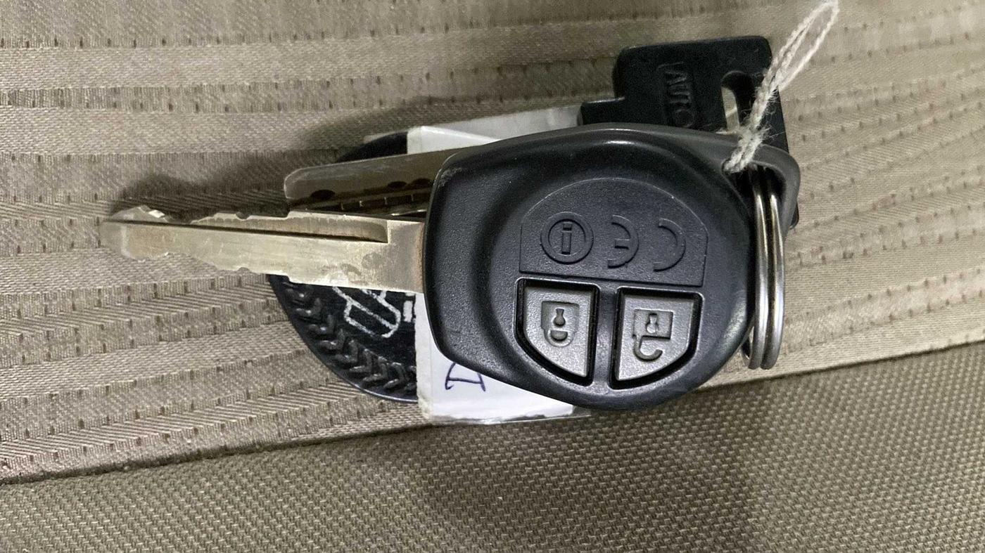 2017 Maruti Dzire VXI, Petrol, Manual, 49,882 km, Key Close Up