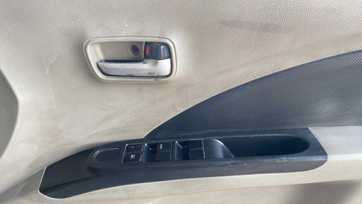 2014 Maruti Celerio VXI, Petrol, Manual, 76,020 km, Driver Side Door Panels Control