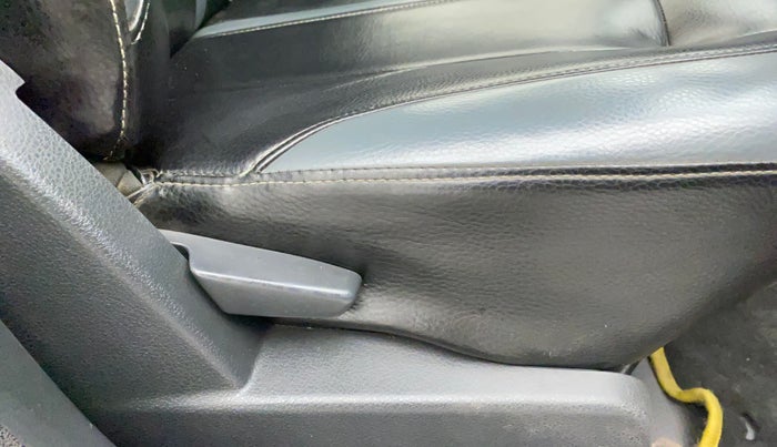 2014 Renault Duster 85 PS RXE DIESEL ADVENTURE, Diesel, Manual, 1,13,683 km, Driver Side Adjustment Panel