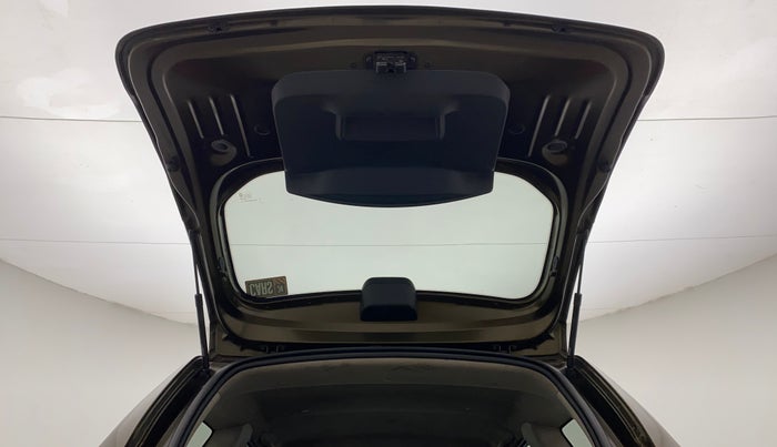 2014 Renault Duster 85 PS RXE DIESEL ADVENTURE, Diesel, Manual, 1,13,683 km, Boot Door Open