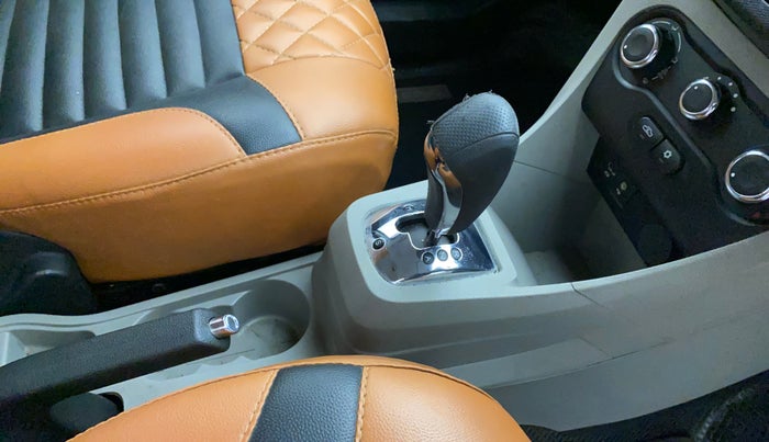 2018 Tata Tiago XTA PETROL, Petrol, Automatic, 27,436 km, Gear lever - Knob cover torn