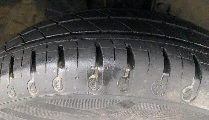 2021 Renault Kwid RXT 1.0 (O), Petrol, Manual, 36,757 km, Right Front Tyre Tread