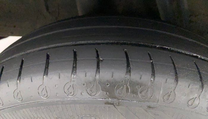 2021 Renault Kwid RXT 1.0 (O), Petrol, Manual, 36,757 km, Right Rear Tyre Tread