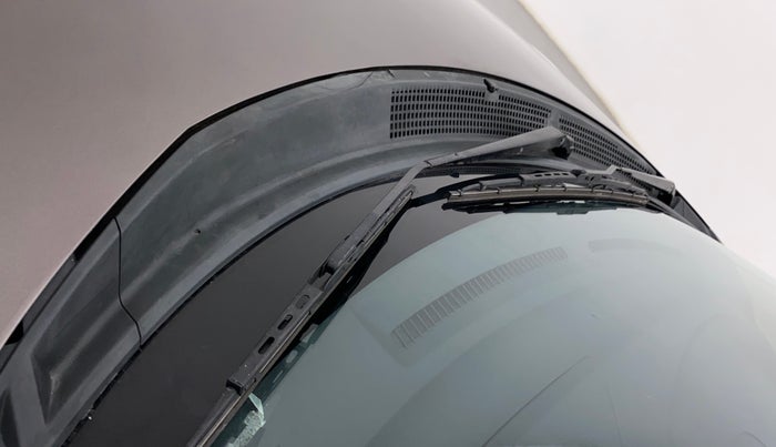 2015 Honda Amaze 1.2L I-VTEC S, Petrol, Manual, 58,409 km, Bonnet (hood) - Cowl vent panel has minor damage
