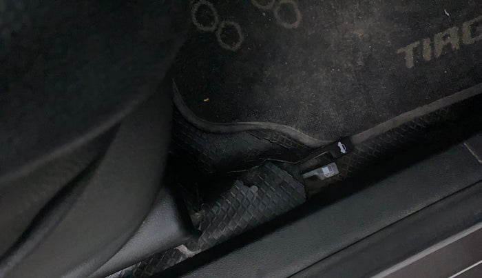 2017 Tata Tiago XZ PETROL, Petrol, Manual, 63,567 km, Flooring - Carpet is minor damage