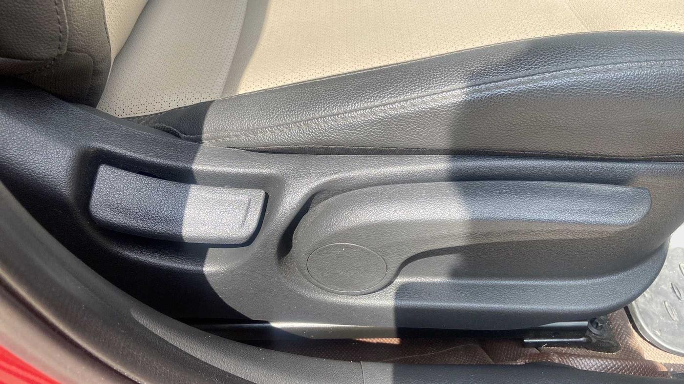 2020 Hyundai Verna SX (O)1.5 VTVT, Petrol, Manual, 10,888 km, Driver Side Adjustment Panel