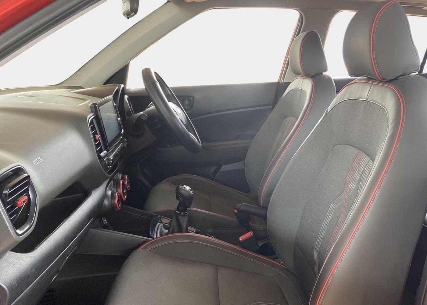 2019 Hyundai VENUE SX 1.0 TURBO DUAL TONE, Petrol, Manual, 20,561 km, Right Side Front Door Cabin