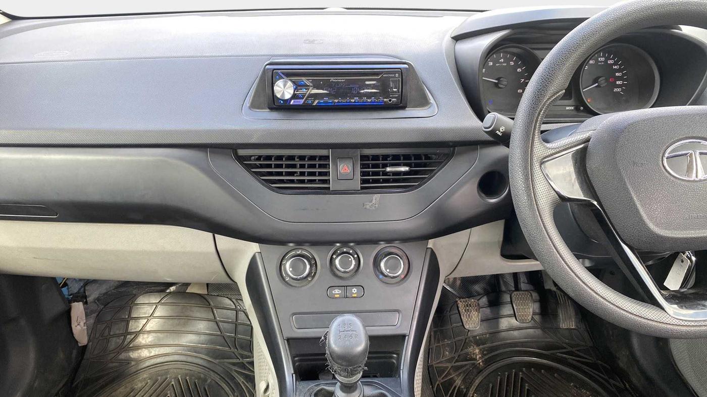 2018 Tata NEXON XE PETROL, Petrol, Manual, 16,500 km, Air Conditioner