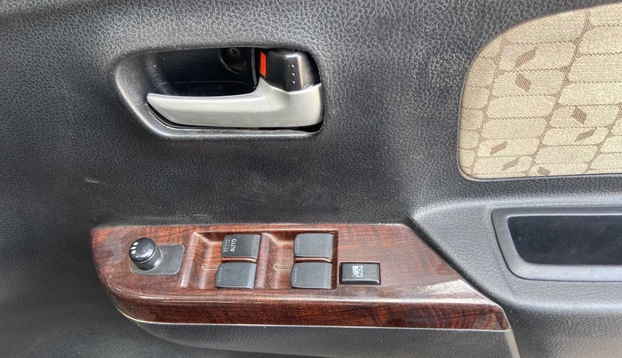 2017 Maruti Wagon R 1.0 VXI AMT, Petrol, Automatic, 42,547 km, Driver Side Door Panels Control