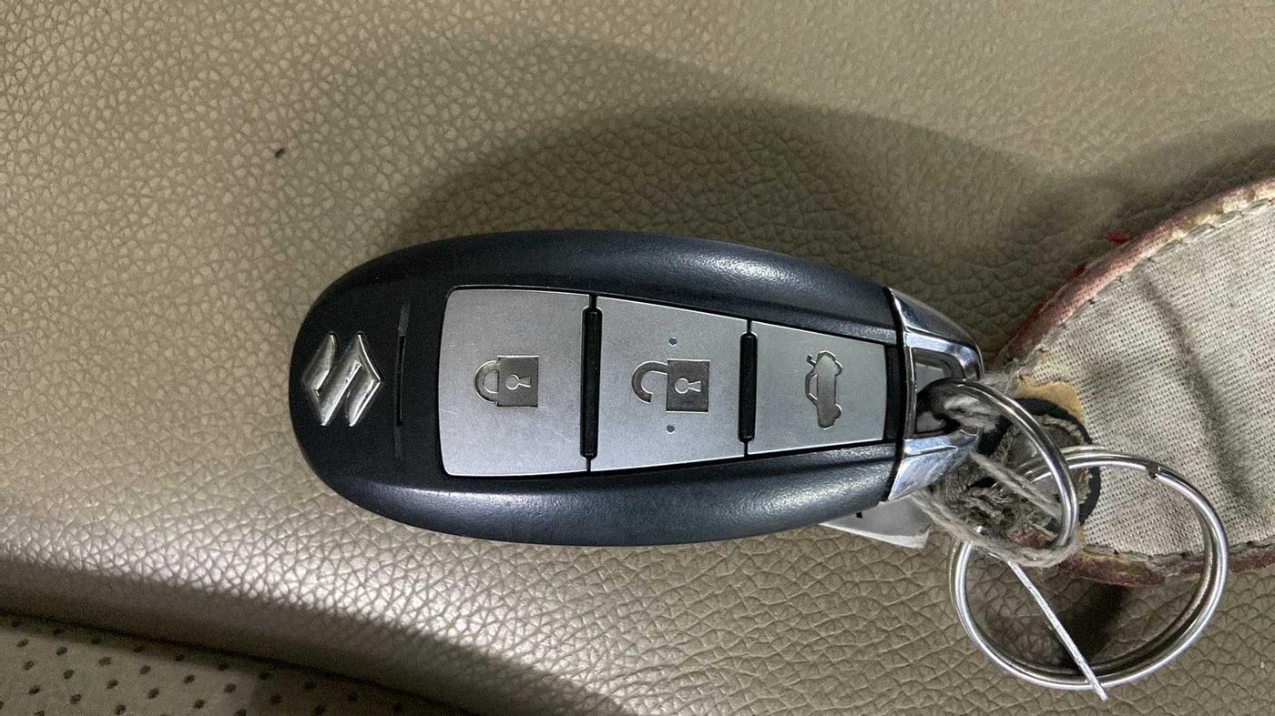 2016 Maruti Ciaz ZXI+, Petrol, Manual, 26,217 km, Key Close Up