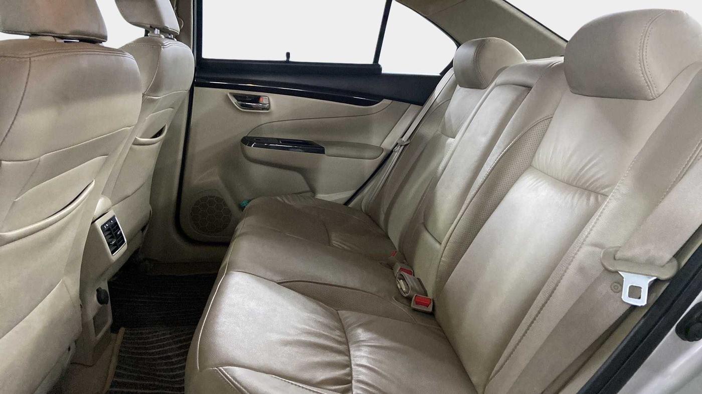 2016 Maruti Ciaz ZXI+, Petrol, Manual, 26,217 km, Right Side Rear Door Cabin