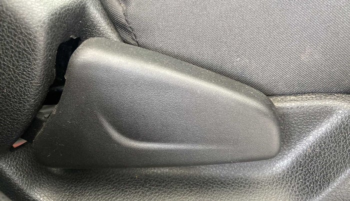 2023 Renault Kwid RXL 1.0 (O), Petrol, Manual, 5,397 km, Driver Side Adjustment Panel