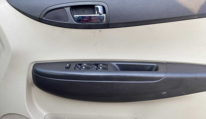 2013 Hyundai i20 MAGNA 1.4 CRDI, Diesel, Manual, 65,736 km, Driver Side Door Panels Control