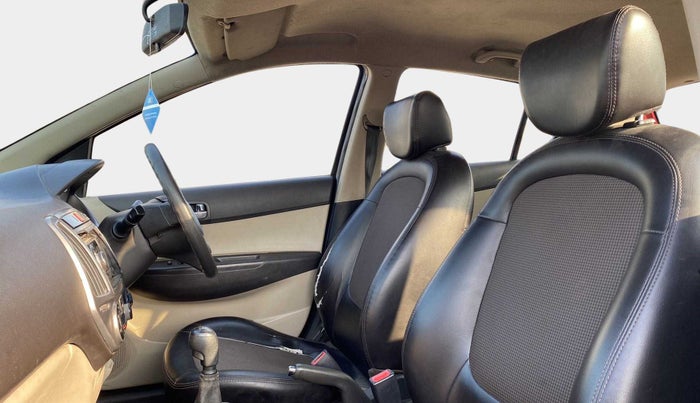 2013 Hyundai i20 MAGNA 1.4 CRDI, Diesel, Manual, 65,736 km, Right Side Front Door Cabin