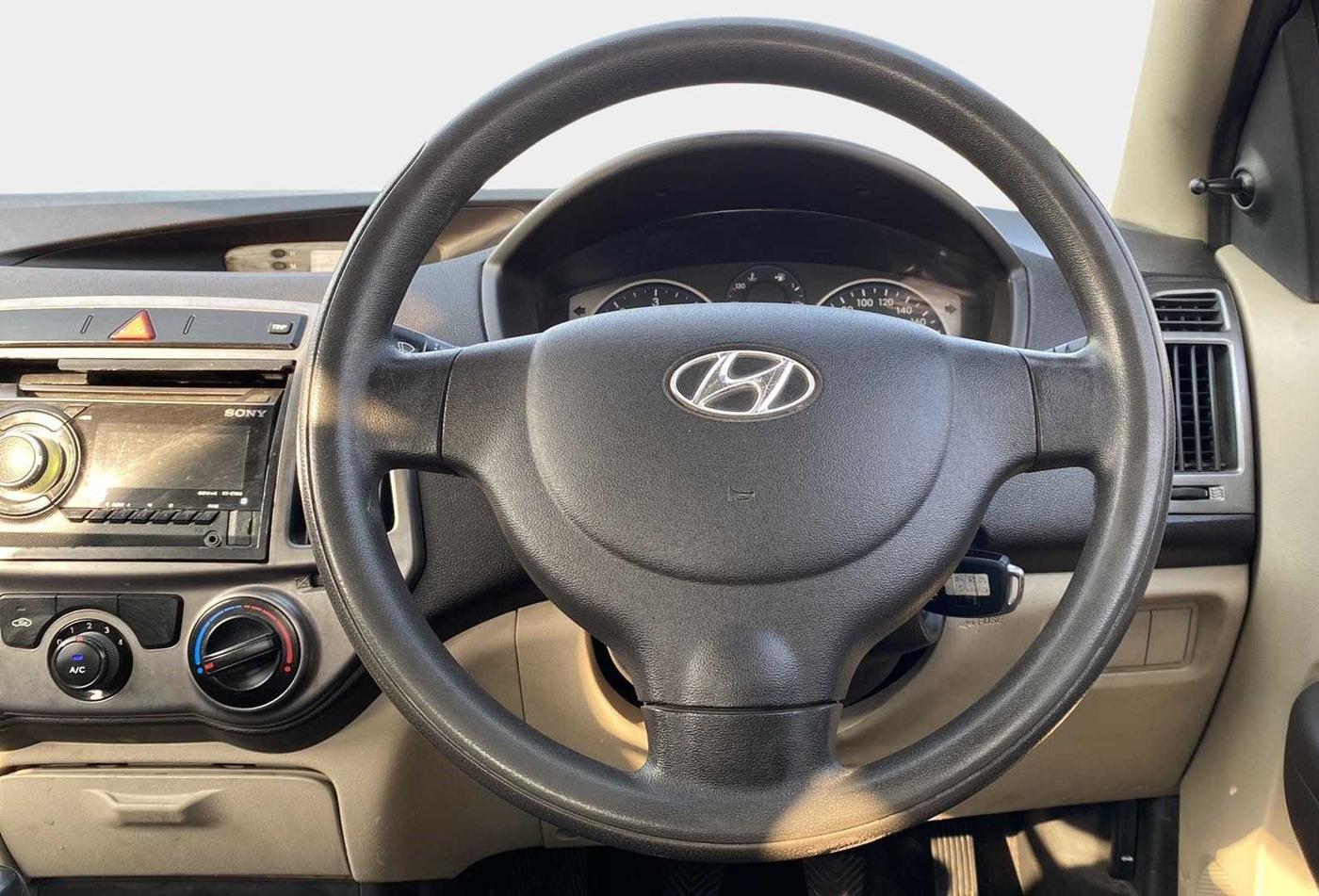 2013 Hyundai i20 MAGNA 1.4 CRDI, Diesel, Manual, 65,736 km, Steering Wheel Close Up