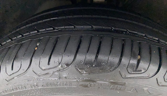 2016 Volkswagen Polo COMFORTLINE 1.2L, Petrol, Manual, 55,849 km, Left Front Tyre Tread