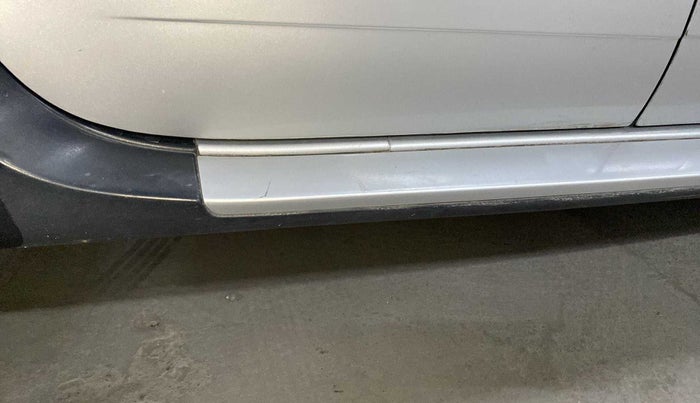 2012 Renault Duster 110 PS RXZ DIESEL, Diesel, Manual, 83,804 km, Right running board - Paint has minor damage