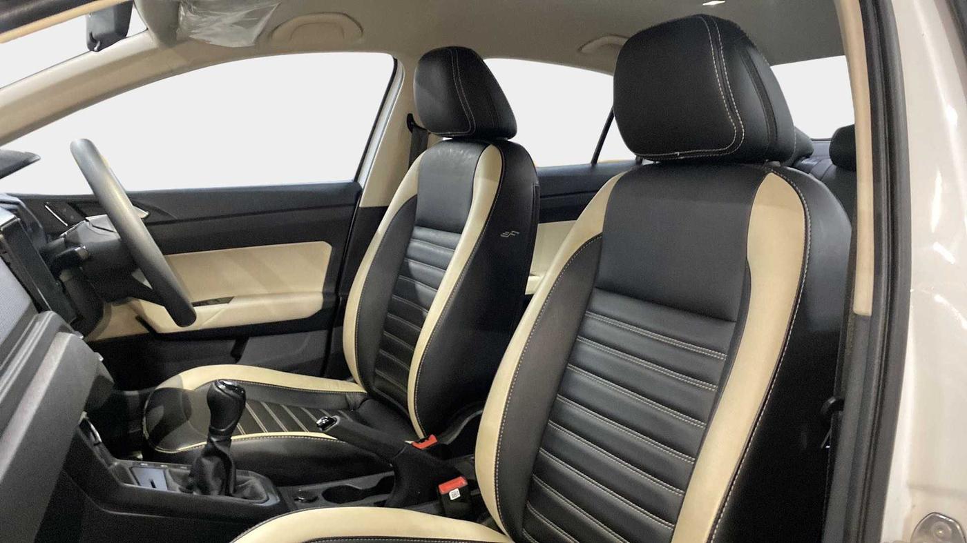 2022 Volkswagen VIRTUS COMFORTLINE TSI 1.0 MT, Petrol, Manual, 8,244 km, Right Side Front Door Cabin