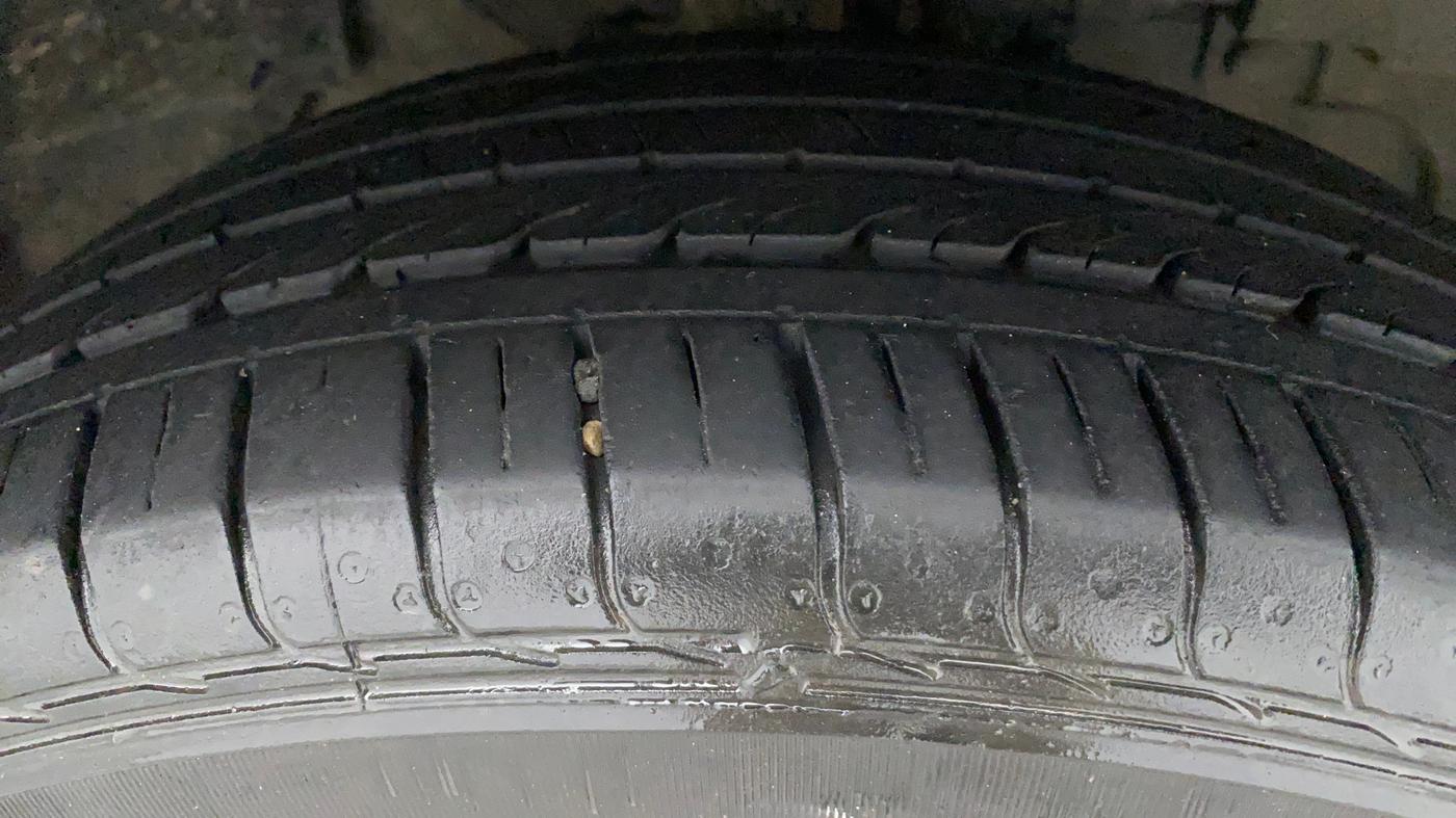 2019 Tata NEXON XM PETROL, Petrol, Manual, 37,294 km, Right Front Tyre Tread