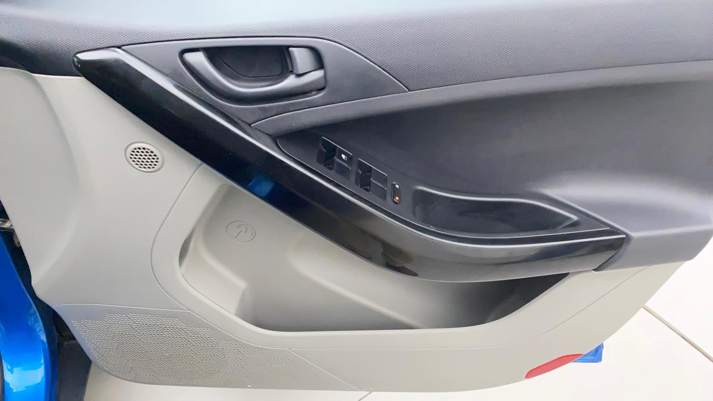2019 Tata NEXON XM PETROL, Petrol, Manual, 37,294 km, Driver Side Door Panels Control