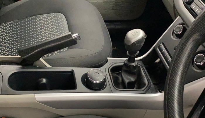 2019 Tata NEXON XM PETROL, Petrol, Manual, 37,294 km, Gear lever - Knob cover torn