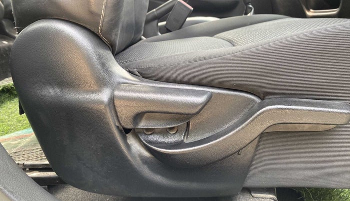 2018 Honda BR-V 1.5L I- DTEC S, Diesel, Manual, 98,950 km, Driver Side Adjustment Panel