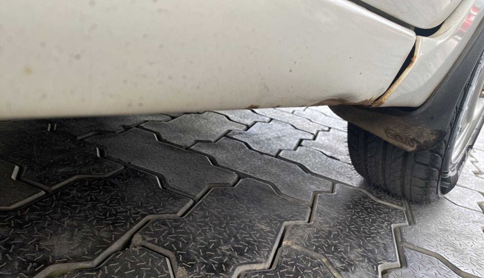 2017 Hyundai Eon ERA +, Petrol, Manual, 80,138 km, Right running board - Slightly dented