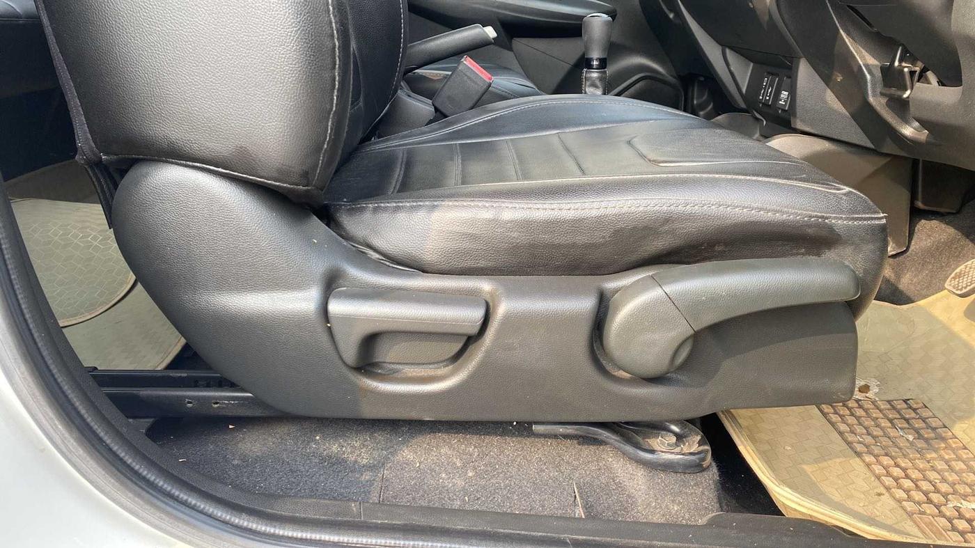 2021 Honda WR-V 1.5L I-DTEC VX MT, Diesel, Manual, 33,973 km, Driver Side Adjustment Panel