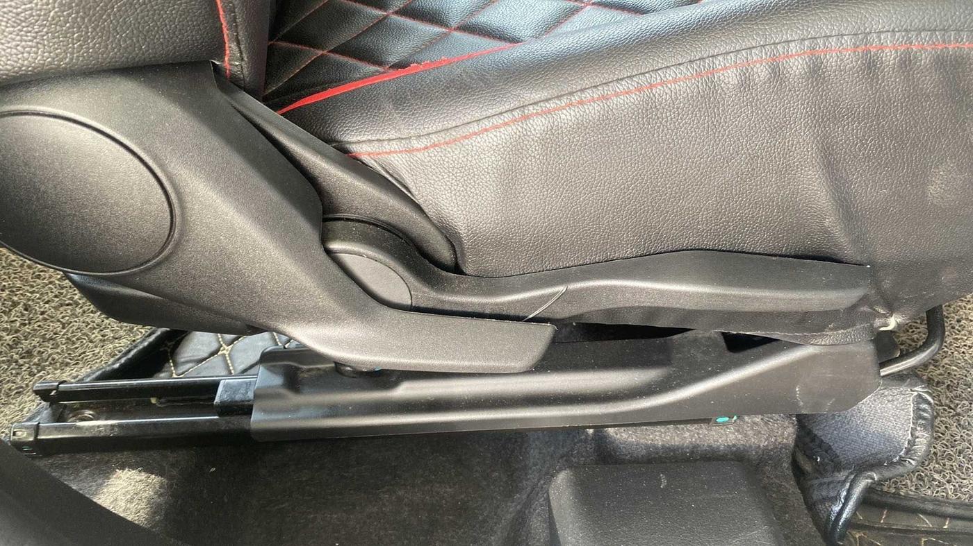 2021 Maruti Swift VXI, Petrol, Manual, 5,546 km, Driver Side Adjustment Panel