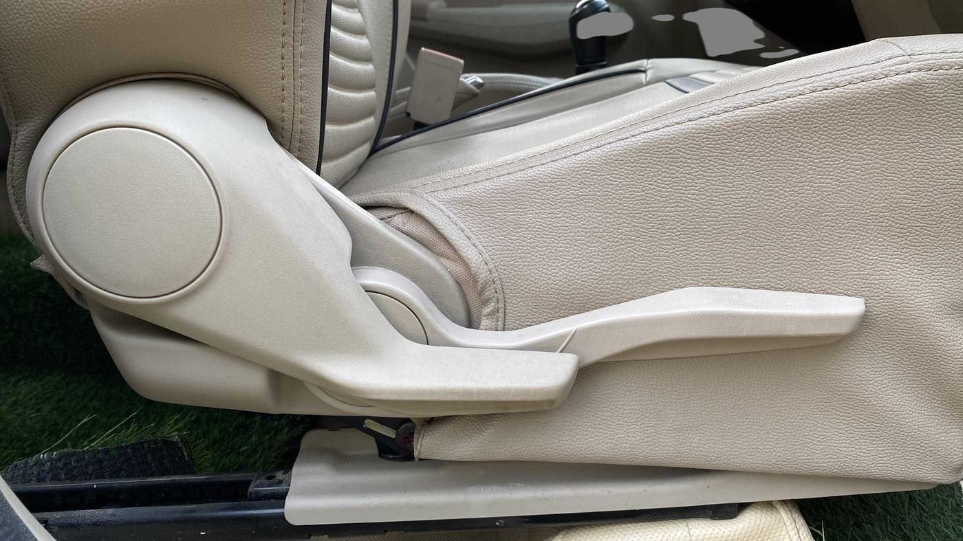 2020 Maruti Dzire VXI, Petrol, Manual, 17,797 km, Driver Side Adjustment Panel
