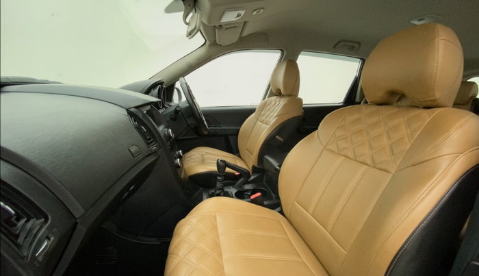 2019 Mahindra XUV500 W5, Diesel, Manual, 30,127 km, Right Side Front Door Cabin