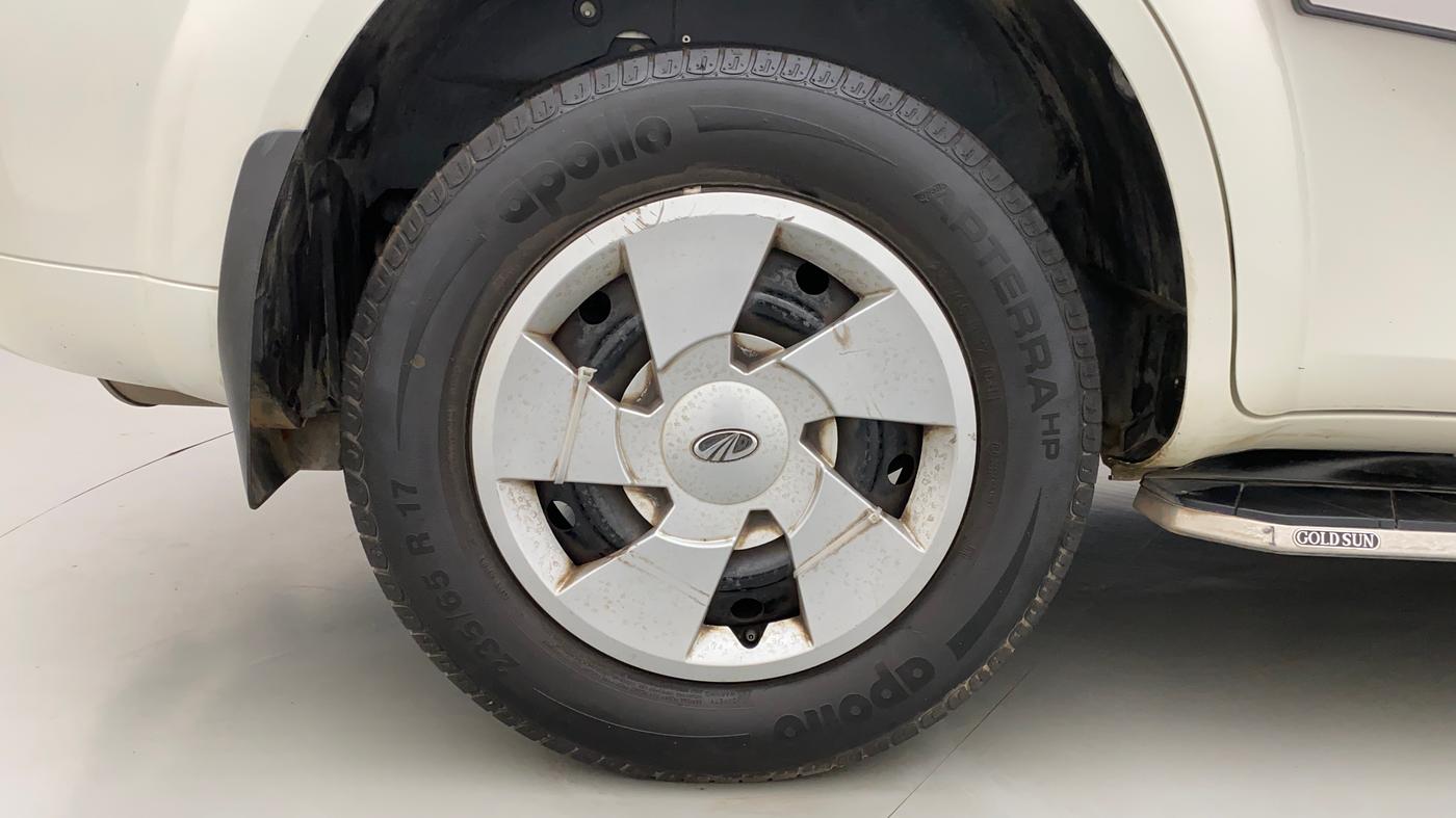 2019 Mahindra XUV500 W5, Diesel, Manual, 30,127 km, Right Rear Wheel