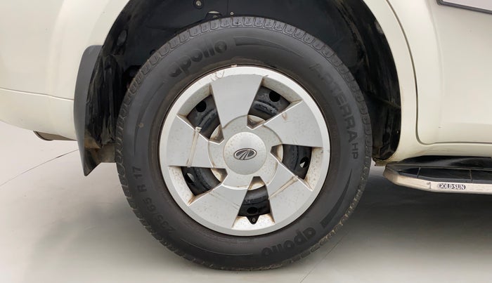 2019 Mahindra XUV500 W5, Diesel, Manual, 30,127 km, Right Rear Wheel