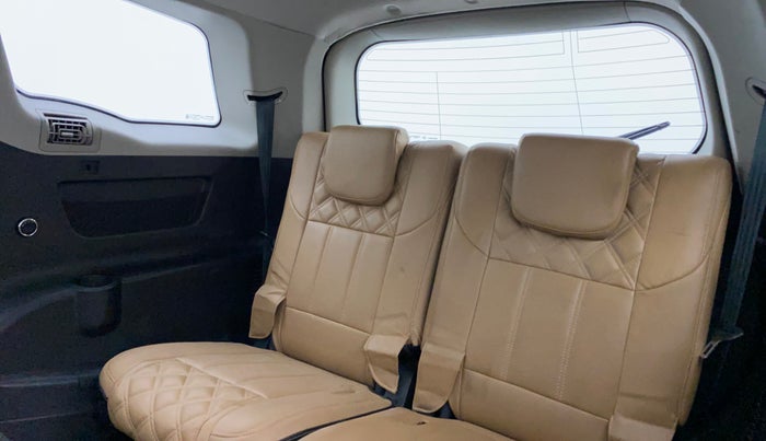 2019 Mahindra XUV500 W5, Diesel, Manual, 30,127 km, Third Seat Row ( optional )