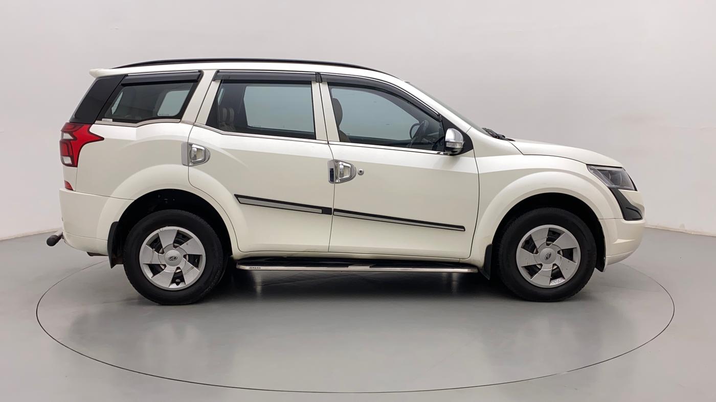 2019 Mahindra XUV500 W5, Diesel, Manual, 30,127 km, Right Side View