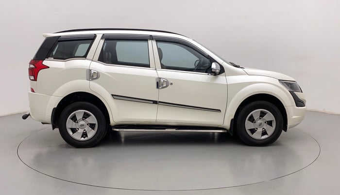 2019 Mahindra XUV500 W5, Diesel, Manual, 30,127 km, Right Side View
