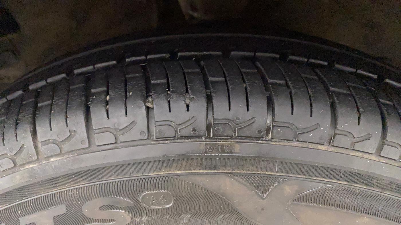 2012 Hyundai i10 MAGNA 1.2, Petrol, Manual, 93,728 km, Left Front Tyre Tread