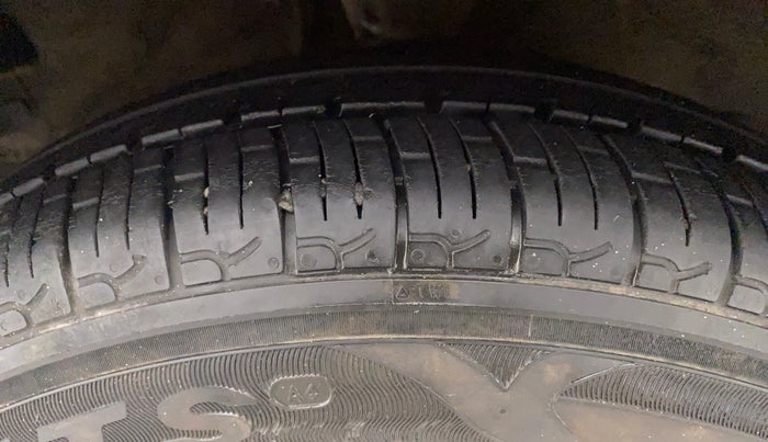 2012 Hyundai i10 MAGNA 1.2, Petrol, Manual, 93,728 km, Left Front Tyre Tread