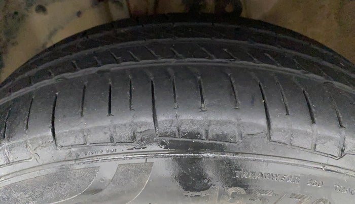 2016 Renault Pulse RXL PETROL, Petrol, Manual, 85,555 km, Left Front Tyre Tread