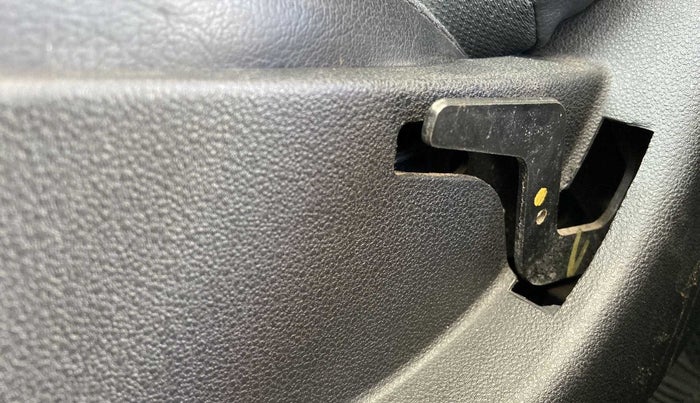 2018 Tata Tiago XZ PETROL, Petrol, Manual, 95,638 km, Front left seat (passenger seat) - Folding lever cover has minor damage