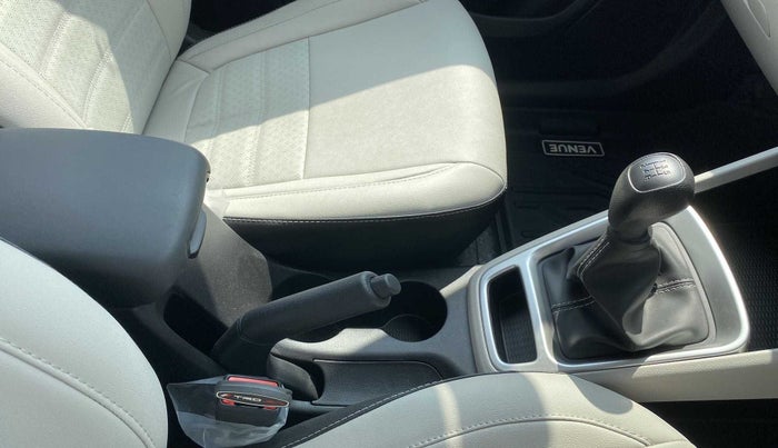 2022 Hyundai VENUE S(O) 1.2, Petrol, Manual, 2,858 km, Gear Lever