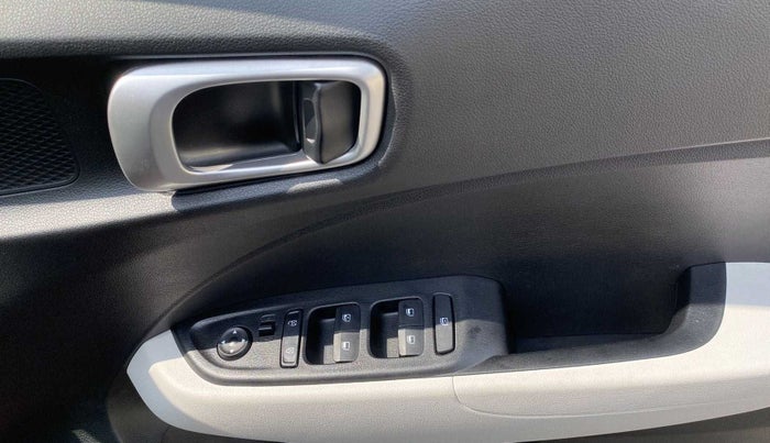 2022 Hyundai VENUE S(O) 1.2, Petrol, Manual, 2,858 km, Driver Side Door Panels Control