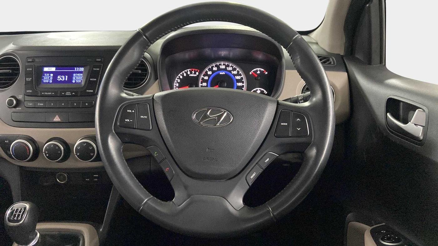 2016 Hyundai Grand i10 ASTA (O) 1.2 KAPPA VTVT, Petrol, Manual, 25,686 km, Steering Wheel Close Up