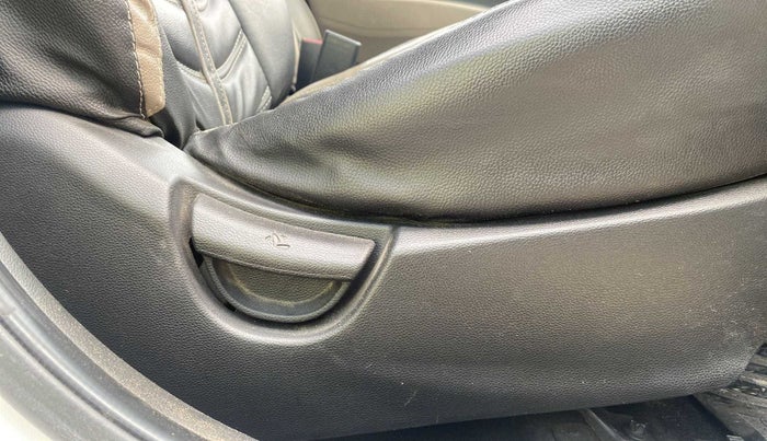 2018 Hyundai Grand i10 SPORTZ 1.2 KAPPA VTVT, Petrol, Manual, 31,428 km, Driver Side Adjustment Panel