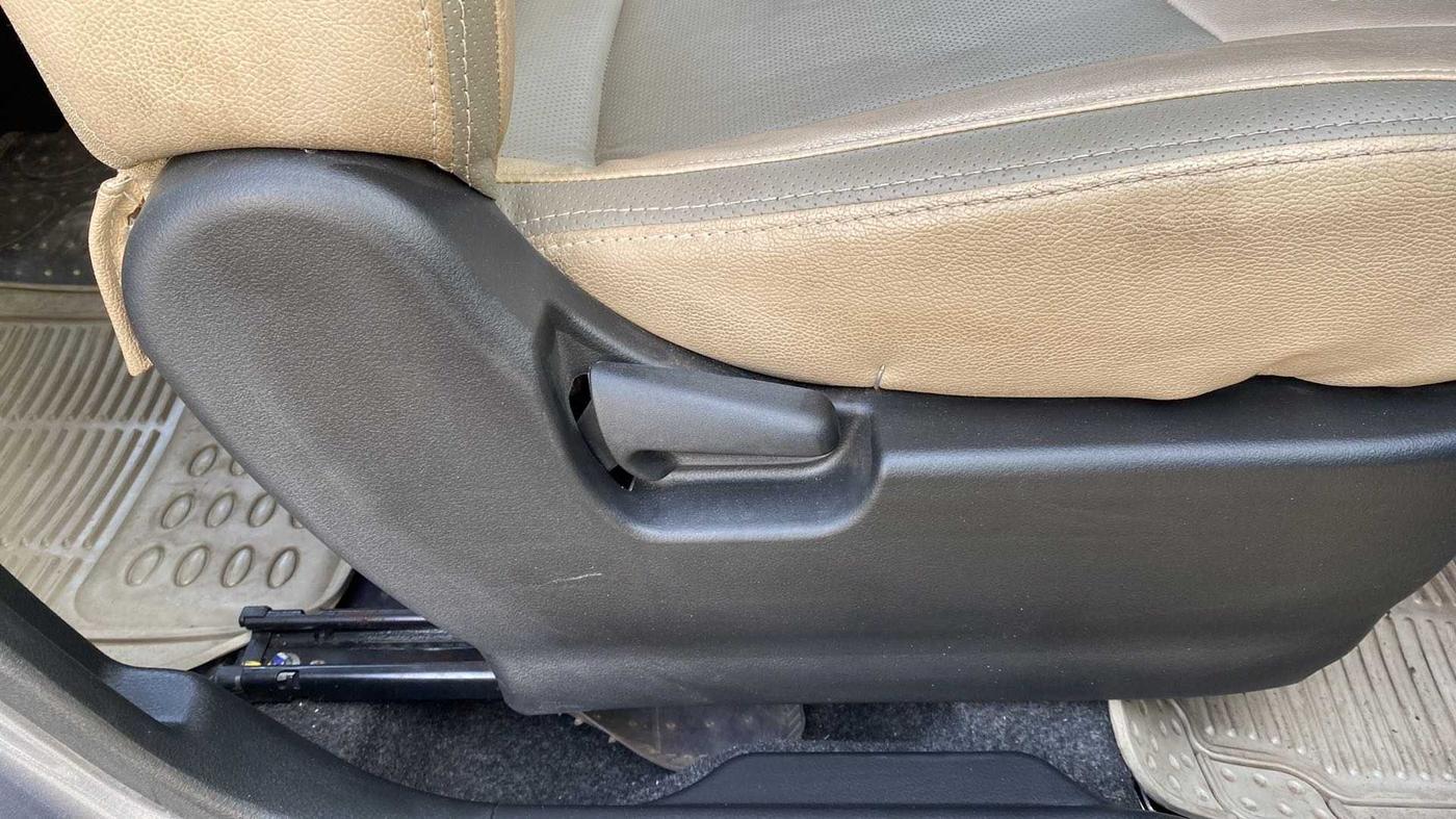 2018 Maruti Wagon R 1.0 VXI + (O) AMT, Petrol, Automatic, 36,211 km, Driver Side Adjustment Panel